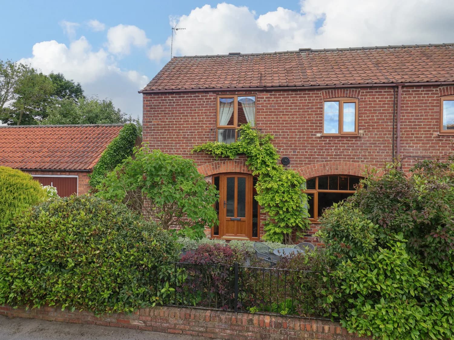 1 Woods Garth Image 1