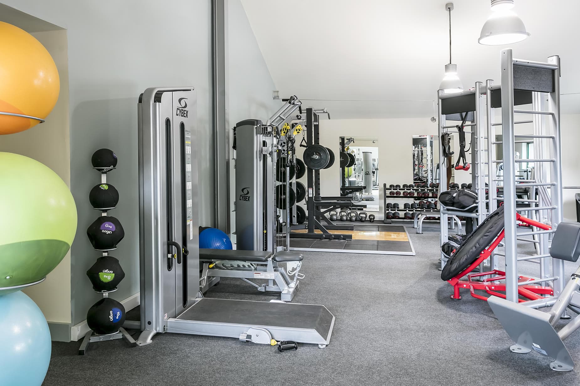 Long Ashes Leisure Club & Pure Spa Image 2