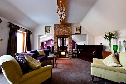 The Oak Tree Inn Image 2