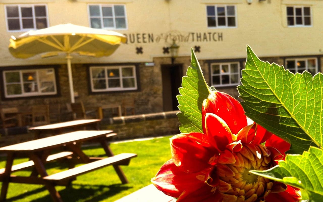 The Queen o’ t’ owd Thatch Image 3