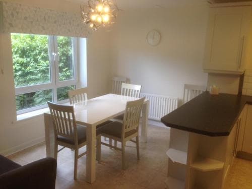 The Beeches 2 - Serviced Duplex Apartment Image 2