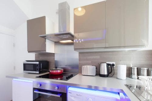 Spring Close Apartments Image 1