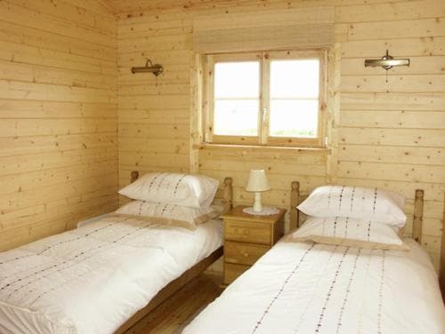 Thornlea Log Cabin Image 2