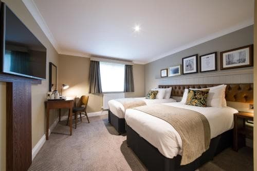 Innkeeper's Lodge Huddersfield, Kirkburton Image 1