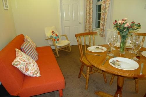 Courtyard Cottage Image 3