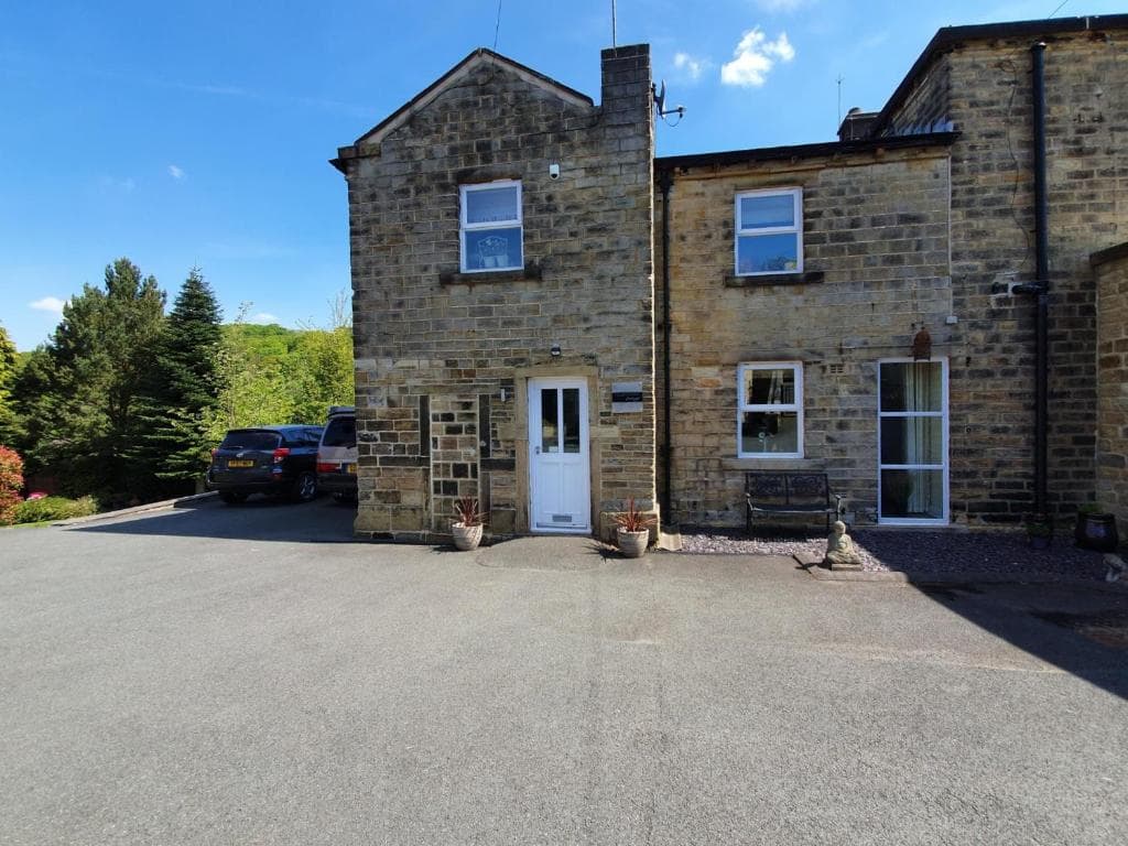 Hazeldene Cottage Image 1