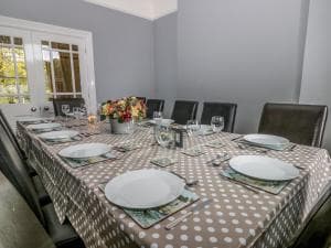 8 Wilton Road Image 1