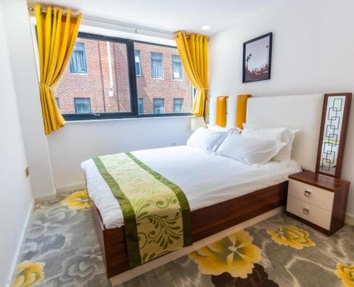 Queen Stay Apartments Image 1