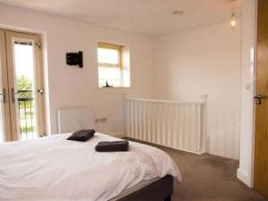 Impressive Urban Townhouse - Leeds City Centre Image 2