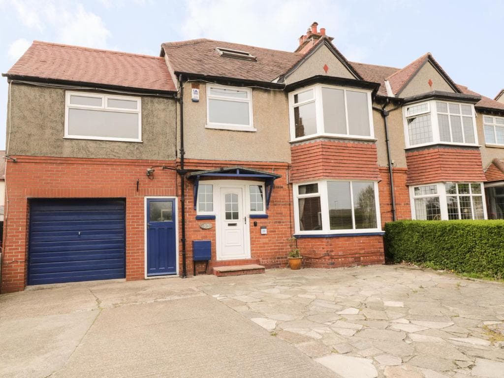 53 Burniston Road Image 1