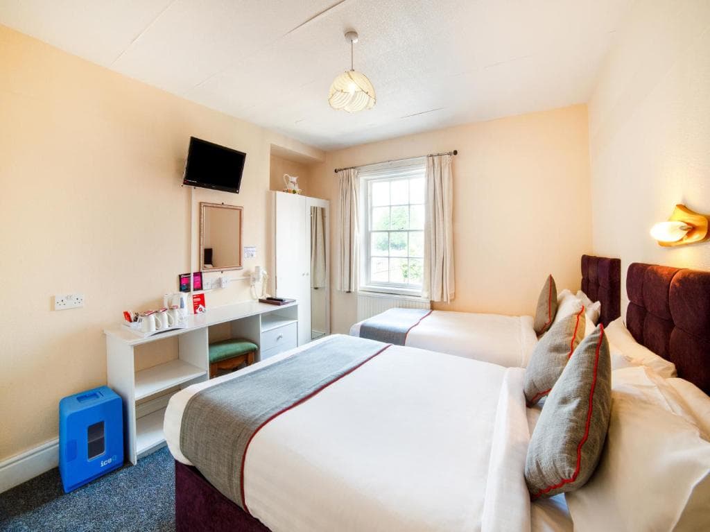 Diamonds Inn Image 1