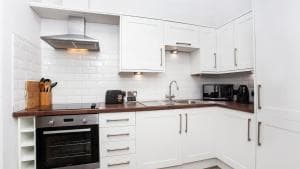 Apartment 4 The Keyes- Stunning & Stylish Apartment With Free Parking Image 2