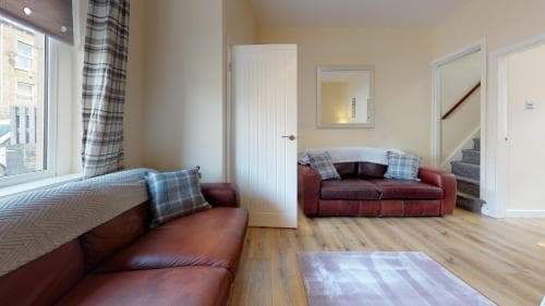 StayZo Westminster Stylish House Accommodation Image 1
