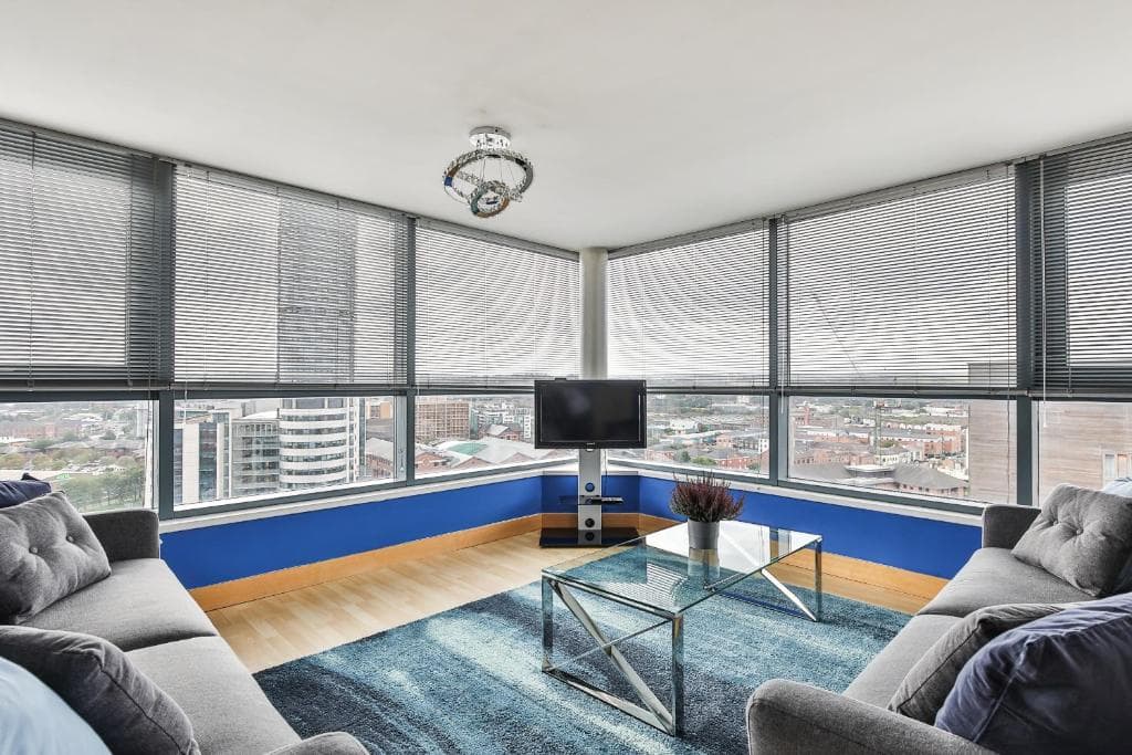 The Exquisite Penthouse of Leeds - Sleeps 8 Image 2