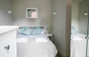 Harlow apartment Image 2