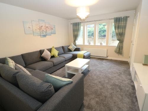 Modern Town House Shepley Image 1
