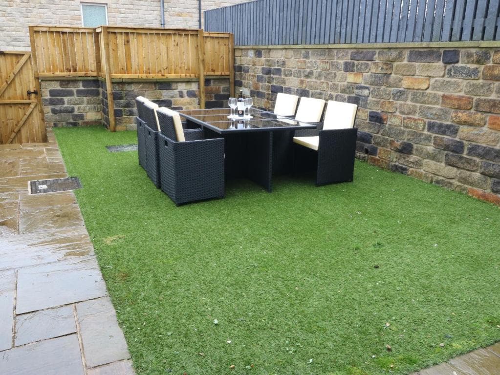 Modern Town House Shepley Image 3