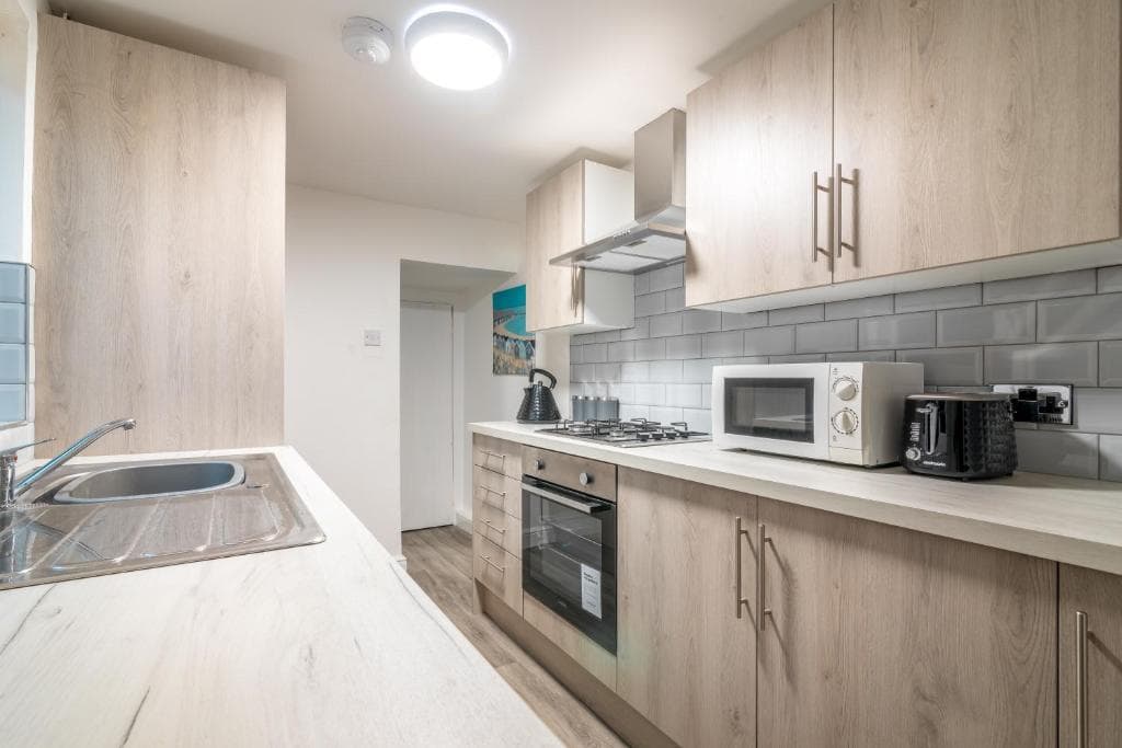 PLATFORM Avenues Apartment 1 Image 3