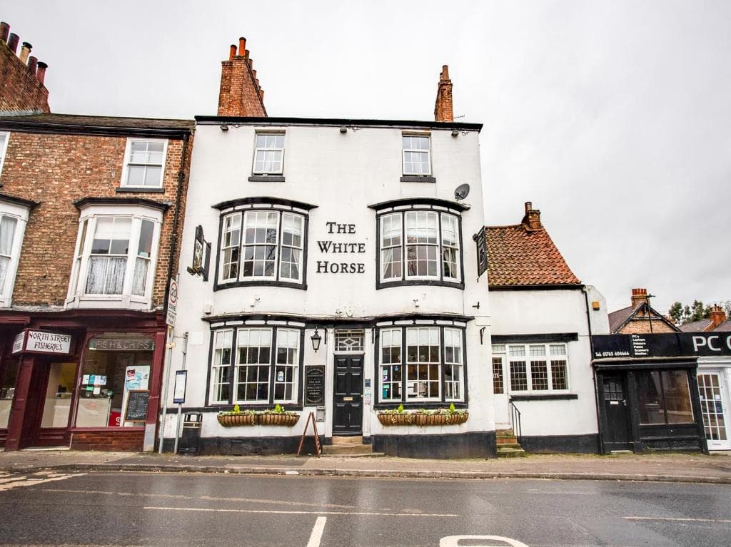 OYO The White Horse Image 1