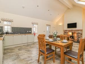 Pear Tree Cottage, York Image 2
