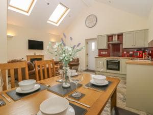 Apple Tree Cottage, York Image 2