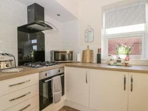 204 Sea View House, Redcar Image 1