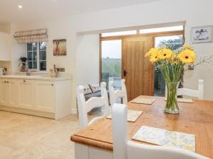 Lavender Cottage Image 9