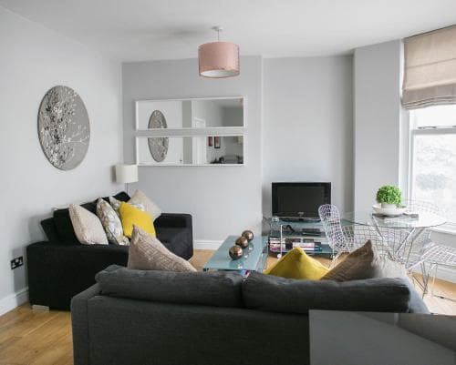 The Green House classic 2 bedroom apartment Image 6