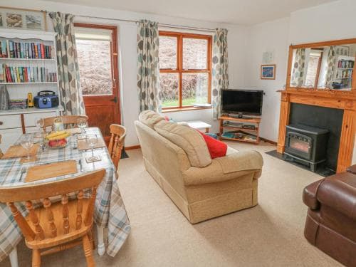 Waterside Cottage, Whitby Image 2