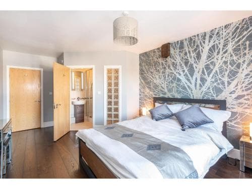 Waterfront 2 Bed, 2 Bath York City Centre Apartment with Parking Image 1