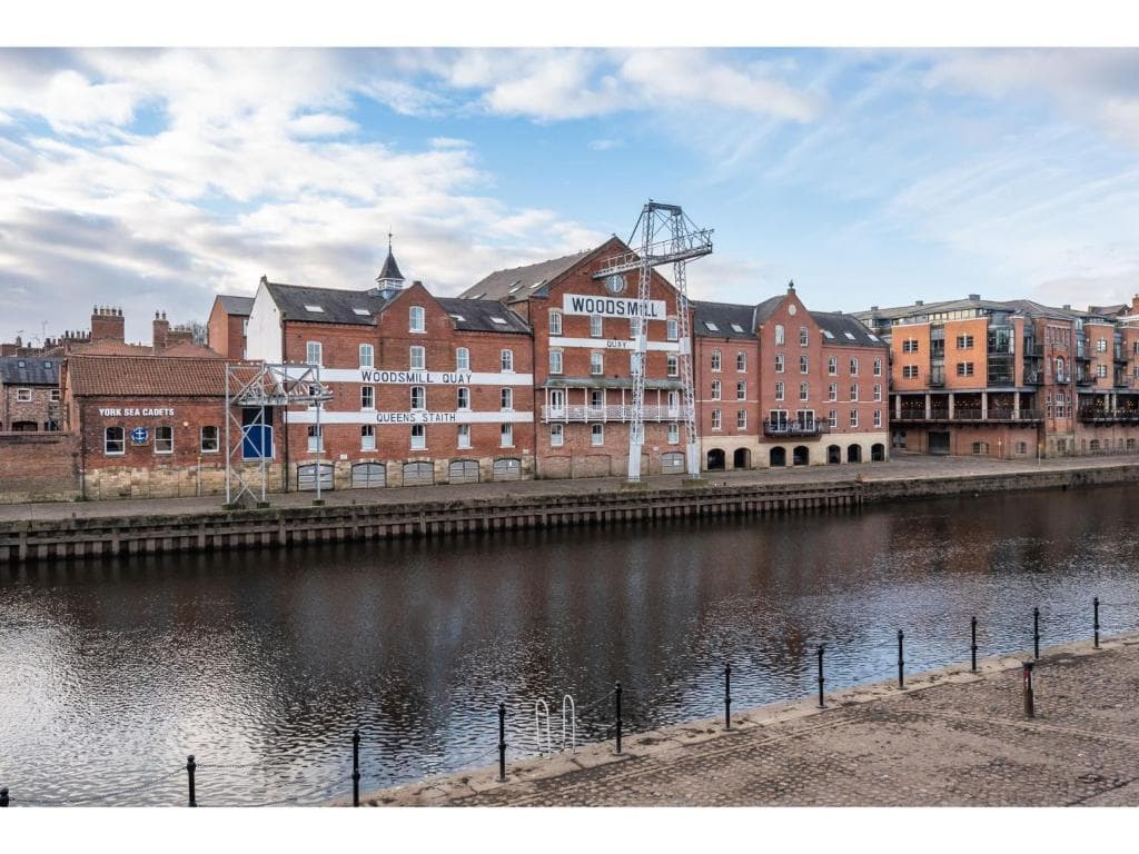 Waterfront 2 Bed, 2 Bath York City Centre Apartment with Parking Image 2