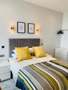 The Marlborough Sea View Holiday Apartments Image 1