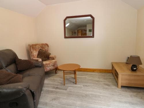 Honeybee Cottage Image 7