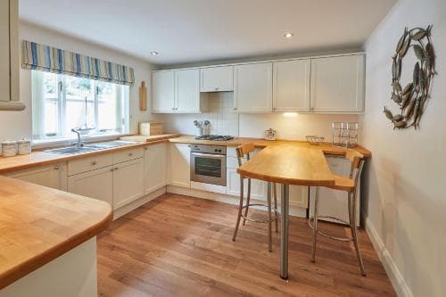 Host & Stay - The Railway Retreat Image 1