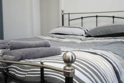 Hullidays - University Side Lg 4 bed House Image 2