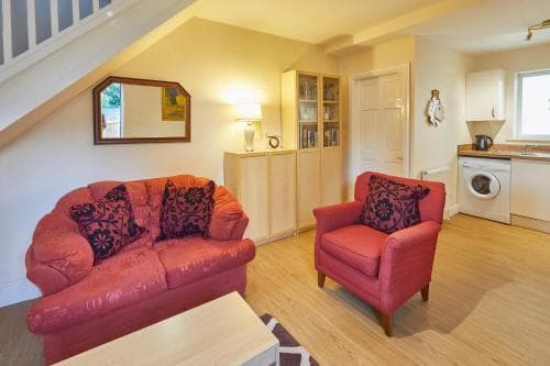 Host & Stay - The Limes Image 3