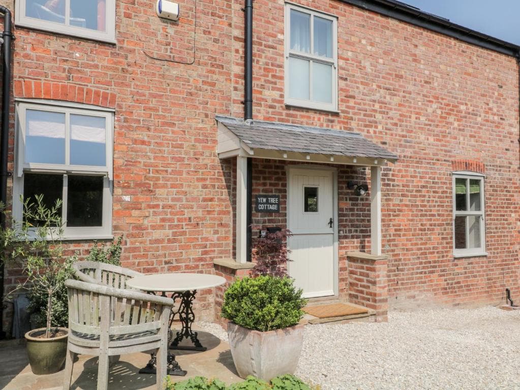 Yew Tree Cottage Image 1