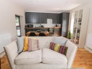 Yew Tree Cottage Image 3
