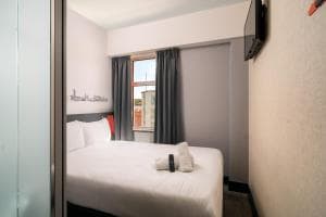 easyHotel Sheffield Image 1