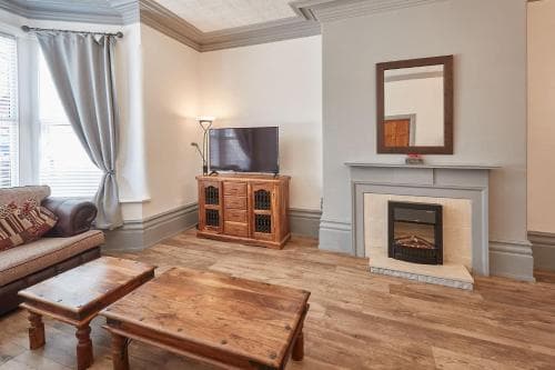 Host & Stay - Groveside Apartment Image 1