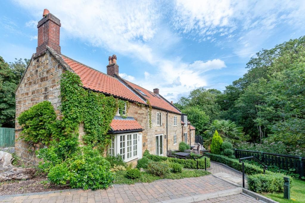 Gardeners Cottage Image 1
