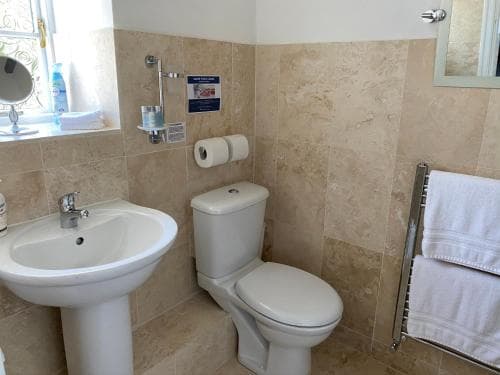 Bridge Farm Hotel Image 1