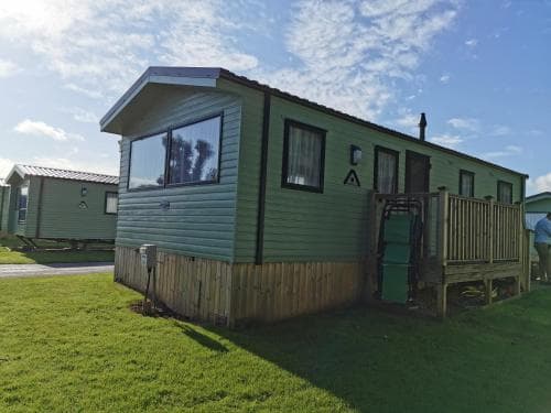 Woofles Luxury Caravan at Knaresborough Lido Image 1