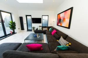 Rounton Villa by Maison Parfaite - Hot Tub - Sea Views - Parking Image 3