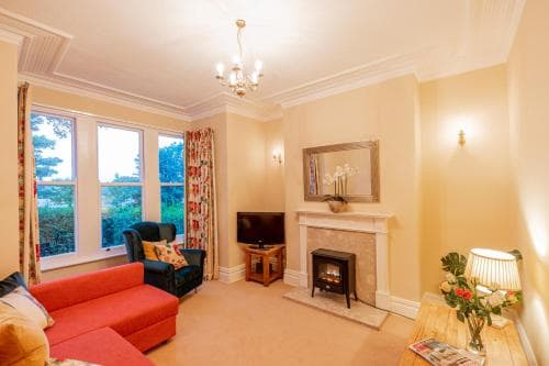 Harlow View Apartment, Harrogate - 2 bedroom duplex apartment. Sleeps 6. Dog Friendly. Image 2