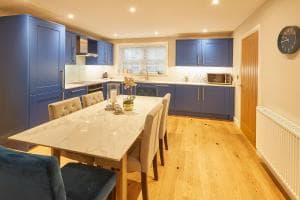 Host & Stay - Sherlock Cottage Image 6