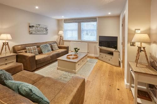 Host & Stay - Sherlock Cottage Image 1