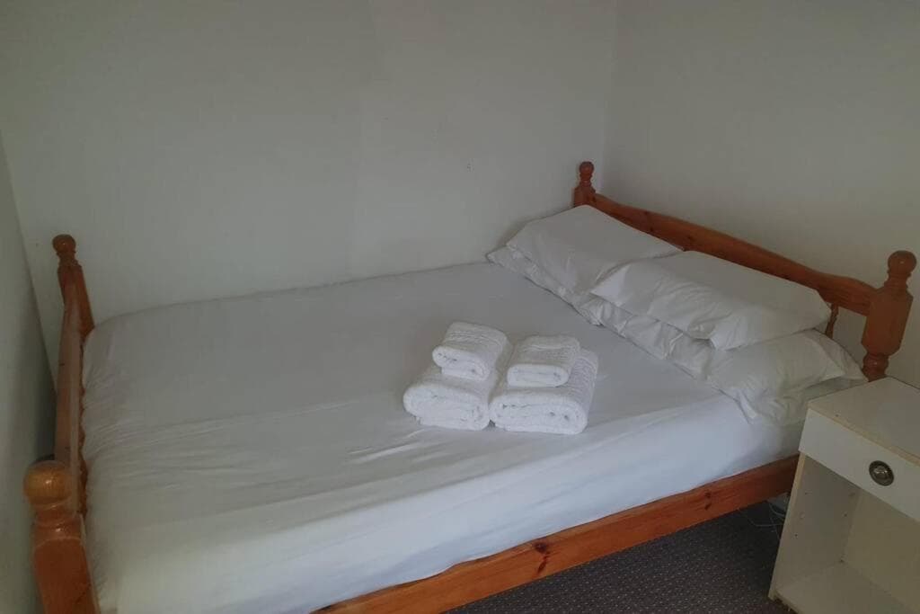 Comfortable Leeds House - Free WIFI - great links! Image 1