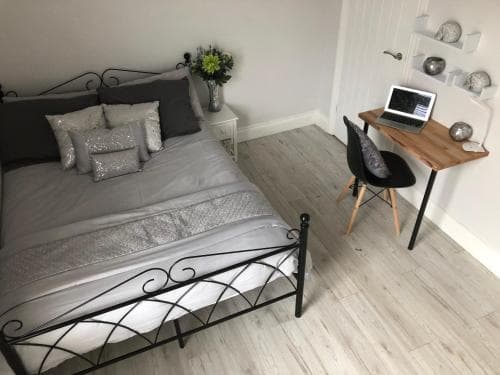 Falmouth Furnished House Sleeps 6 - Workstays UK Image 2