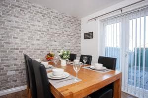 Wilton Lodge - Short Term Furnished Rental Redcar Image 3